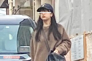 10月28日朝9時、ラフな格好で帰宅するAさん。山下智久とのお泊まり報道以降の生活ぶりは…