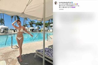 白の貝殻プリントがデザインされたビキニ姿を投稿した武田久美子（本人のインスタグラムより）