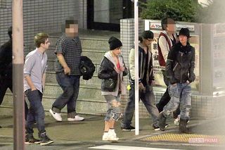 '12年の赤西軍団。山下智久（右端）の後ろに赤西仁と弟の礼保。左端がJさん