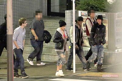 '12年の赤西軍団。山下智久（右端）の後ろに赤西仁と弟の礼保