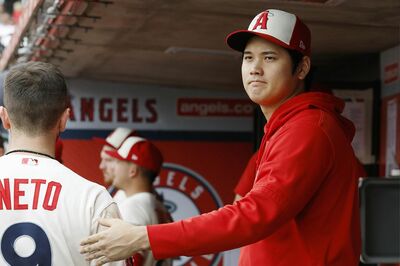 エンゼルス・大谷翔平は意外と親分気質！右肘の手術後ベンチで見せたコーチ顔負けの指導者っぷり、ネビン監…