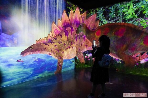 『Galaxy&チームラボ：捕まえて集める恐竜の森』恐竜バリエーション（撮影／矢島泰輔）