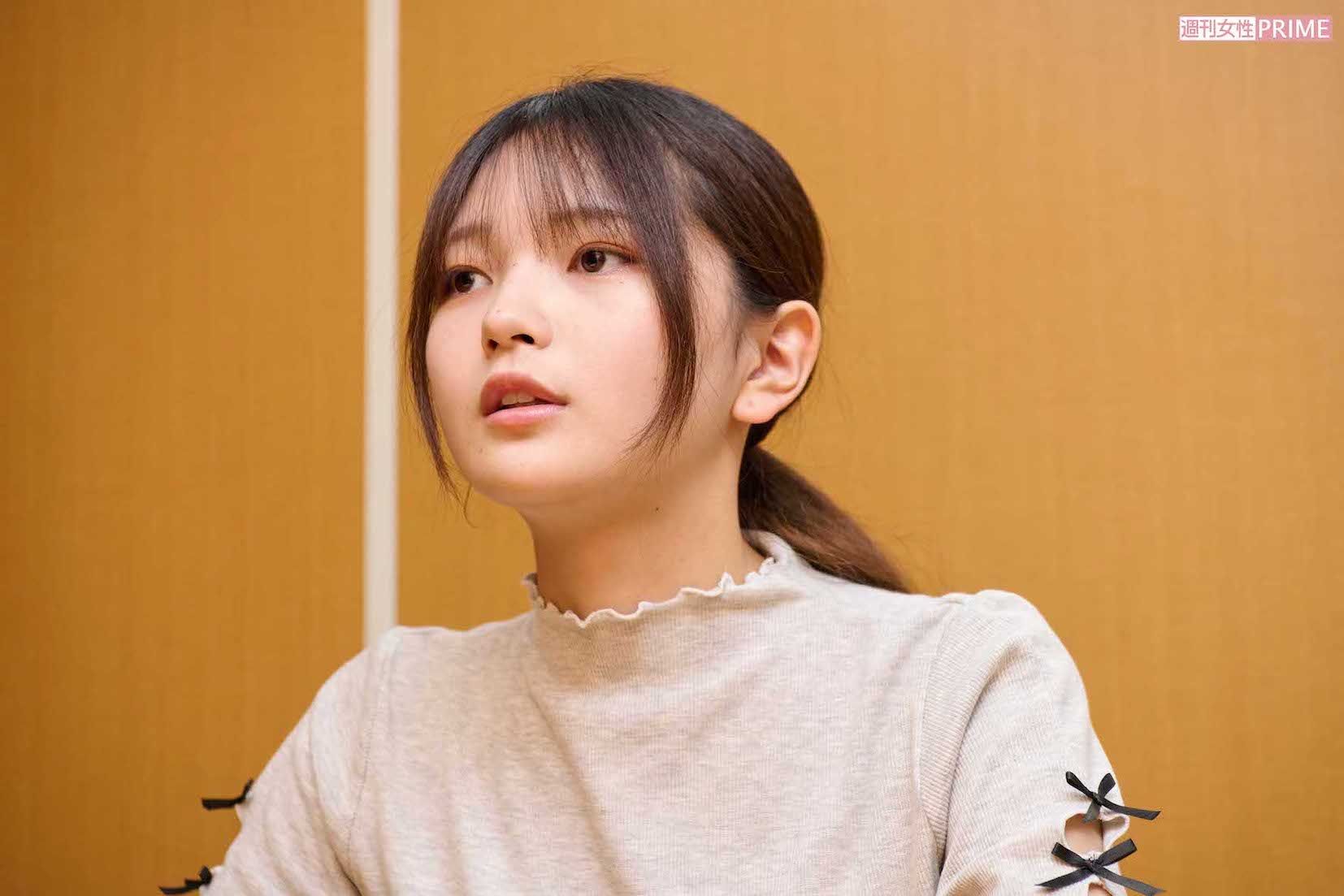 表情豊かにインタビューに答える福留光帆。突然、記者の録音マイクに口を近づけて「あ～」と発声音を入れるいたずらをしてきたり、記者に度々ツッコミを入れて来たりと、素顔は画面上のままであった　撮影/山田智絵