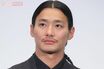 野村周平、ユニクロ“モデル美女”・石田夢実と熱愛報道！下半身強調の「過激すぎる三角水着」公開でネットざわつき