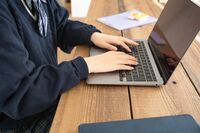 偏差値35から東大合格！『ドラゴン桜2』のモデルにもなった現役東大生が、家で勉強するなら「リビング」を…