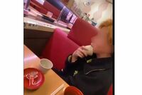 『スシロー』が“ペロペロ少年”に6700万円の高額賠償請求をしたワケ「生半可な内容での和解は難しい」弁護…