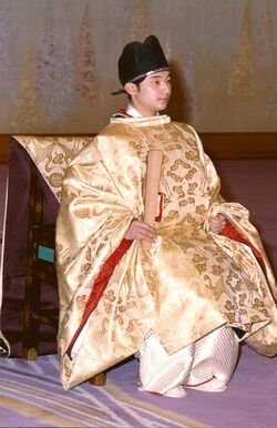 '80年2月、浩宮さま（当時）の20歳の成年式にて。『加冠の儀』で古式の装束に身を包まれた。