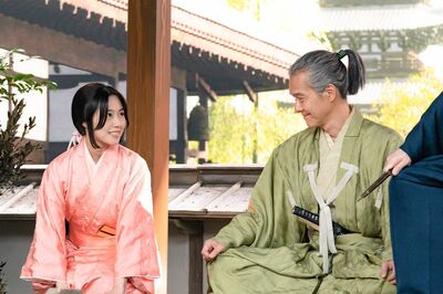 瀬名の父親は今川義元を支える筆頭家老、関口氏純（渡部篤郎）。愛娘にめっぽう弱い