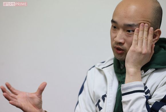 身振り手振りを交えて真摯に話す山崎俊太郎さん