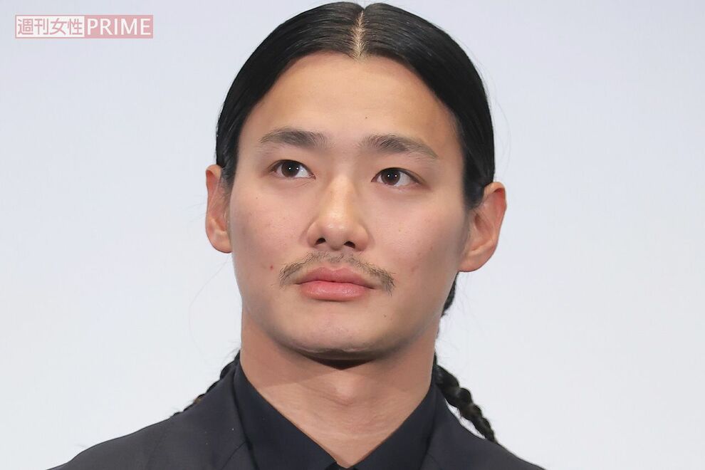 野村周平、ユニクロ“モデル美女”・石田夢実と熱愛報道！下半身強調の「過激すぎる三角水着」公開でネット…