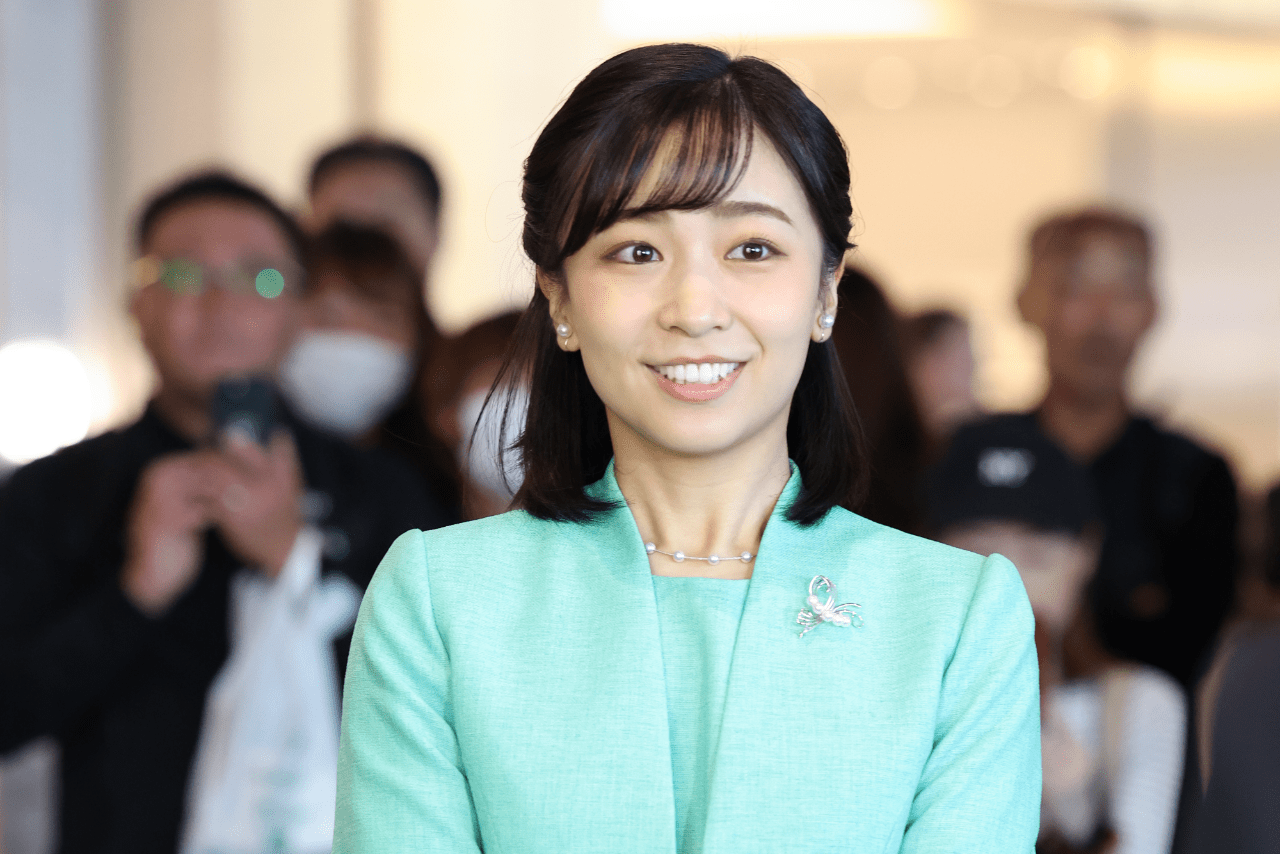 羽田空港よりご出発の佳子さま（写真／JMPA）