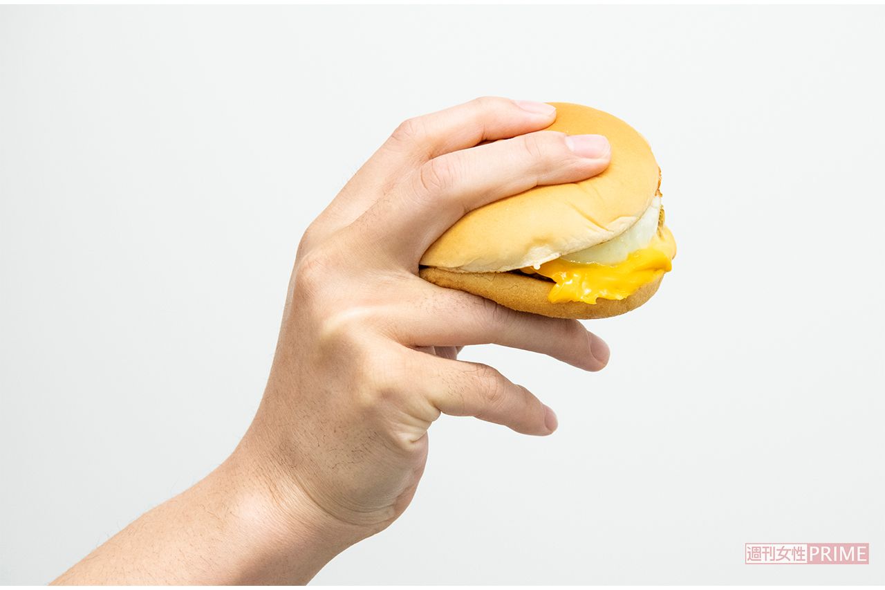 記者も“キムタク持ち”を『エグチ』で挑戦。難易度は中といったところか