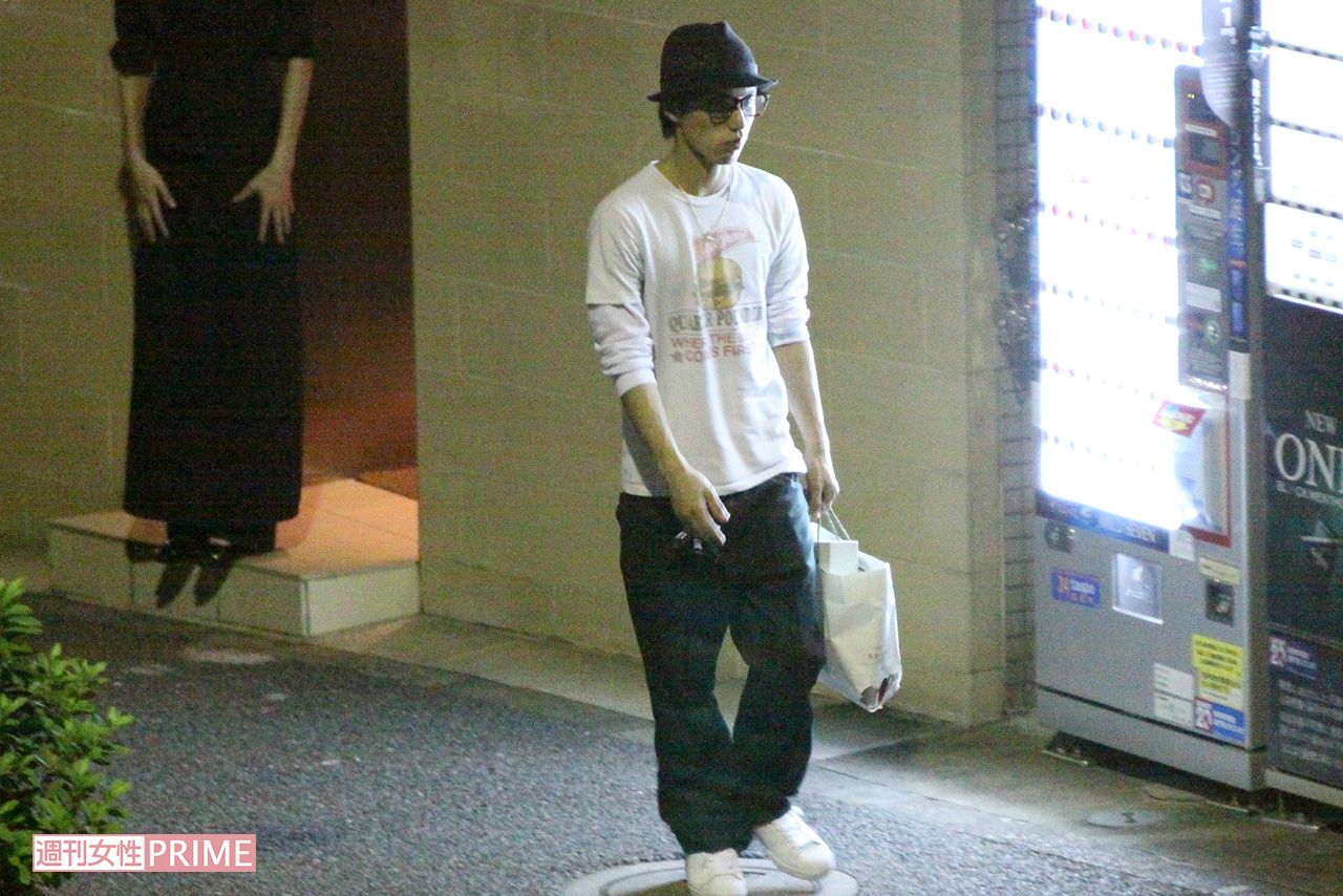 私服で飲食店から出てきた錦戸亮（'09年）