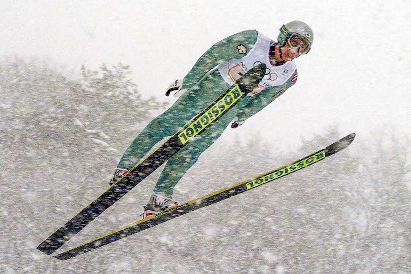 猛吹雪の中、原田の1本目は79.5mの大失敗ジャンプ。2本目はなんと137m　写真/アフロ