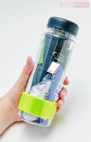 外出中に被災した際に役立つアイテムを購入して作る「防災ボトル」　撮影／山田智絵