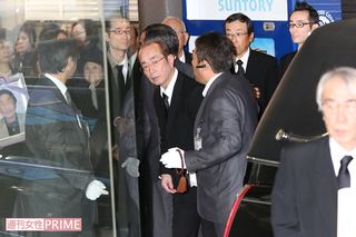 2015年11月、最愛の母・和子さんを亡くし、憔悴する志村けんさん