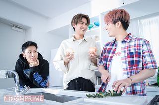 (左から)ナロ、テフン、ソル　撮影／廣瀬靖士