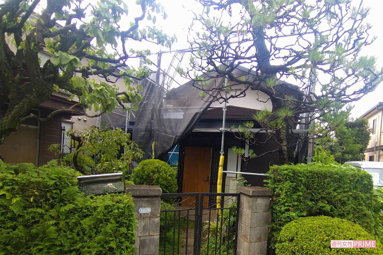 容疑者と母親が住んでいた一戸建て平屋