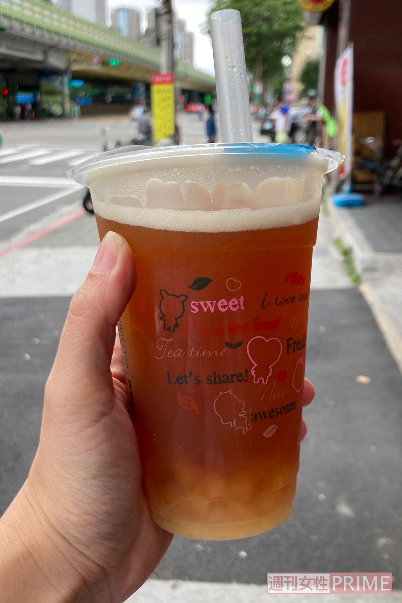 台湾っ子に人気、ドリンクスタンドのパイナップル茶（55元程度）