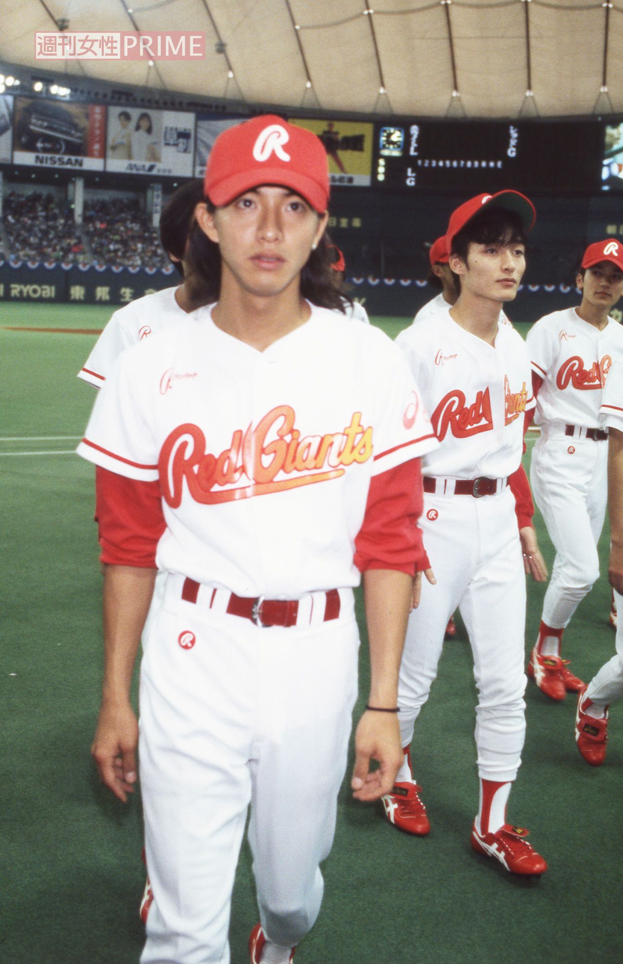 1995年のジャニーズ野球大会で「レッド・ジャイアンツ」メンバーとして試合に臨んだ木村拓哉と草なぎ剛