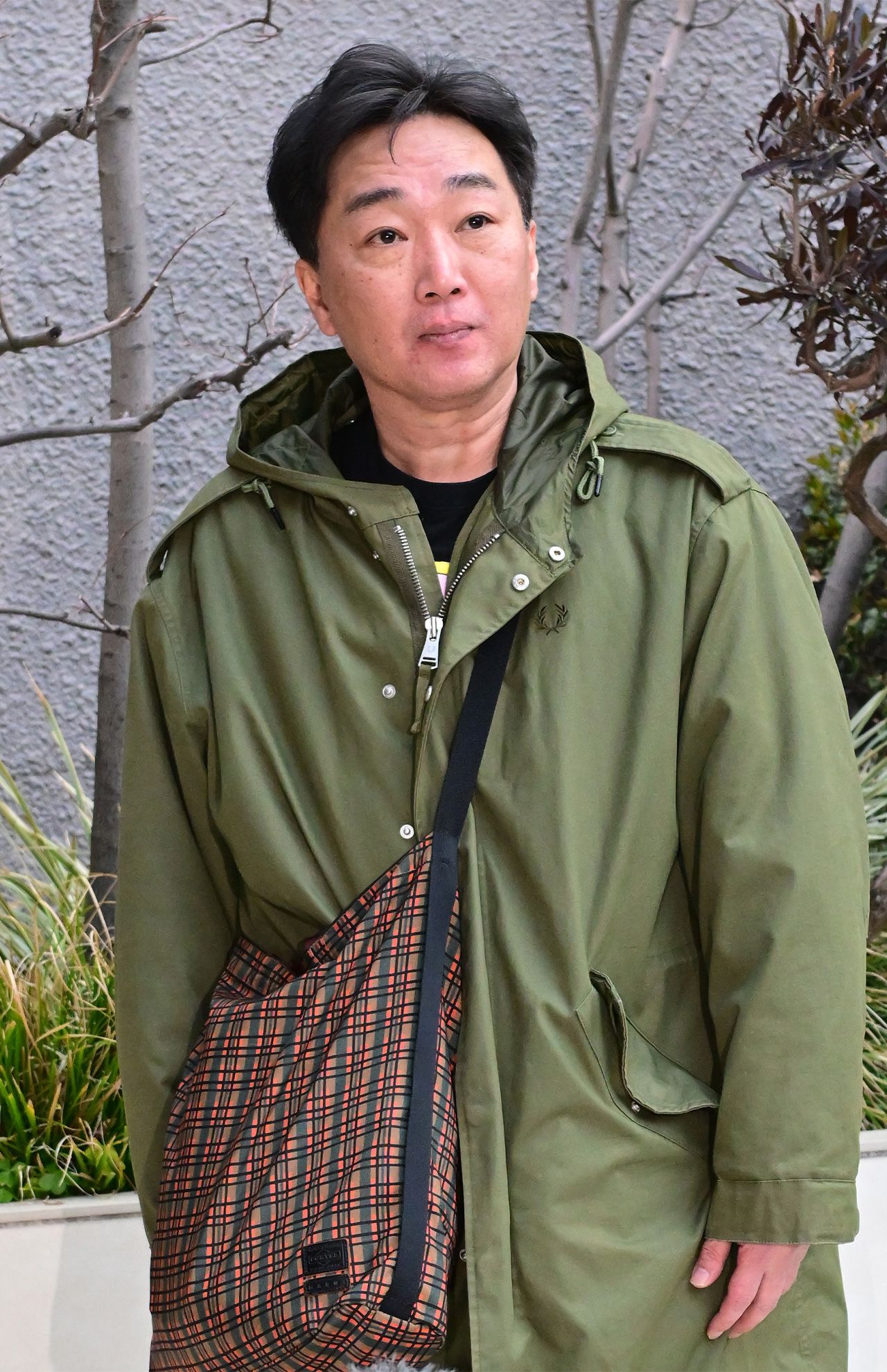 2026年3月27日、現場復帰前に事務所にネタ合わせに訪れた「スピードワゴン」小沢一敬　写真／共同通信社