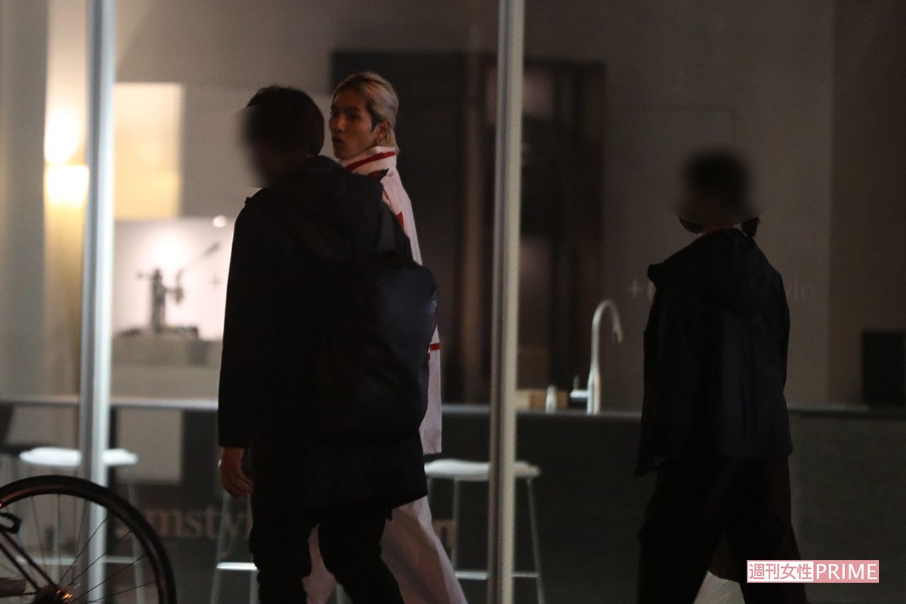 『極主夫道』の撮影を行う金髪姿の志尊淳