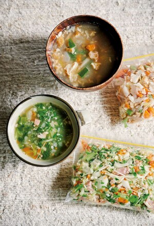 余った野菜はみじん切りにして自家製の「スープの素」にし、和洋中あらゆる汁物に活用。栄養豊富で時短&ムダなし!