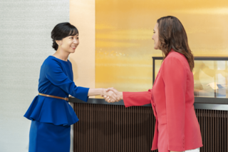 9月26日、ギリシャ観光大臣と面会された佳子さま、通訳は介さずに、英語で会話をされた