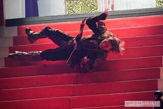 『SHOCK』の見どころのひとつ、22段を一気に転げ落ちる“階段落ち”に約2年ぶりに挑戦。「まだまだ、できましたね」と堂本光一（『Endless SHOCK-Eternal-』より、'22年）