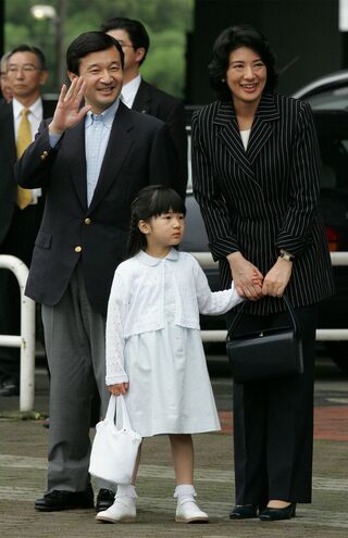 雅子さまがご静養の際によくお召しになっていたストライプ柄のスーツ。平成18（2006）年7月