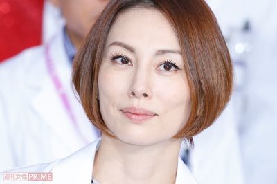 米倉涼子『ドクターX』岸部おすすめステーキ店で“アイルランド人”とお忍び新年会