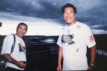 2003年9月、ブラジルのマナウスで行われた格闘技大会「ジャングル・ファイト」にて。啓介さんは現地コーディネーターも務める