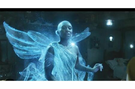 実写版『ピノキオ』（'22年）の妖精・ブルーフェアリー（シンシア・エリヴォ）（Disney+より）