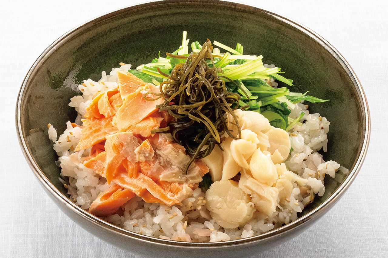 サケとホタテ缶のどんぶり　撮影／向村春樹