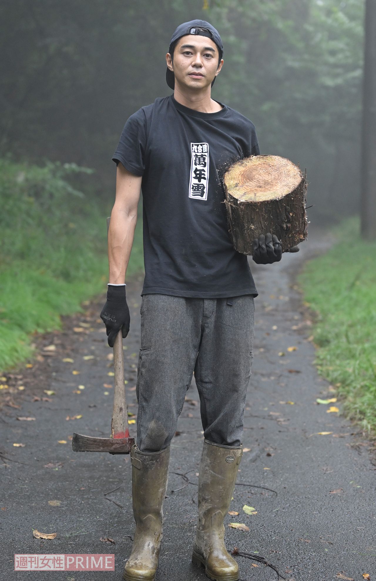 薪割りの合間の東出昌大