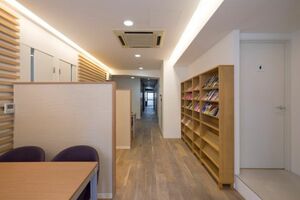 院内は明るい雰囲気のようだが（東京クリニックのホームページより）