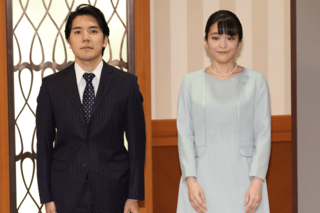 '21年、ご両親や国民から多くの反対の声が上がる中、結婚に踏み切った小室夫妻