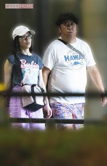 2023年8月、食事を終えた後にお散歩デートする神田愛花と日村勇紀をキャッチ