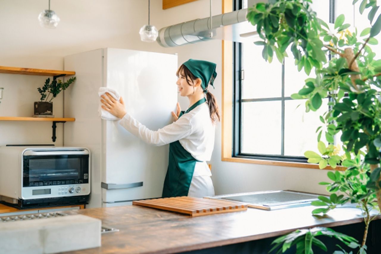 冷蔵庫は中だけでなく、外側の扉もきれいに　※写真はイメージです
