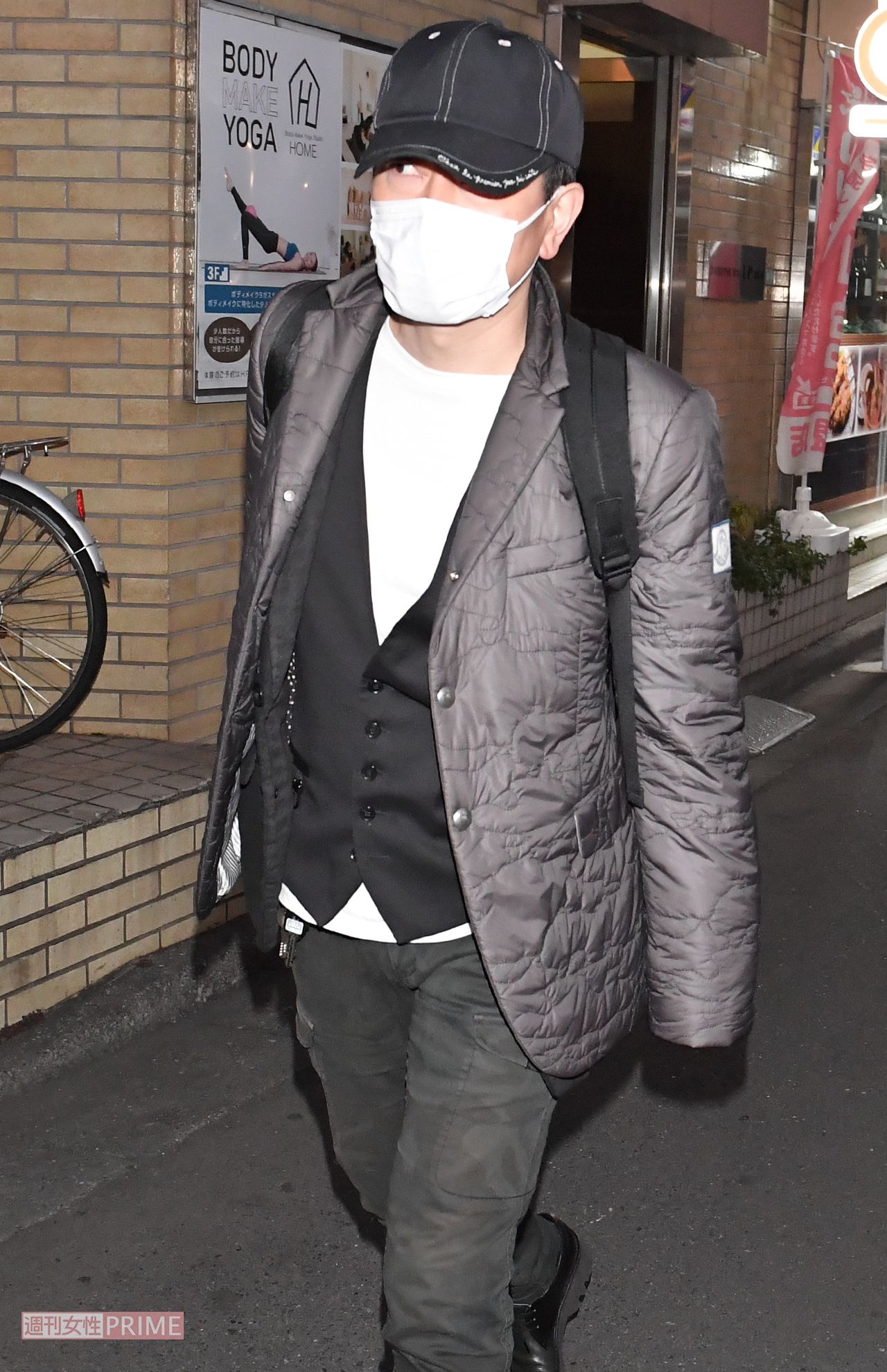 '20年、ユーチューバーデビューについて直撃取材を受ける宮迫博之