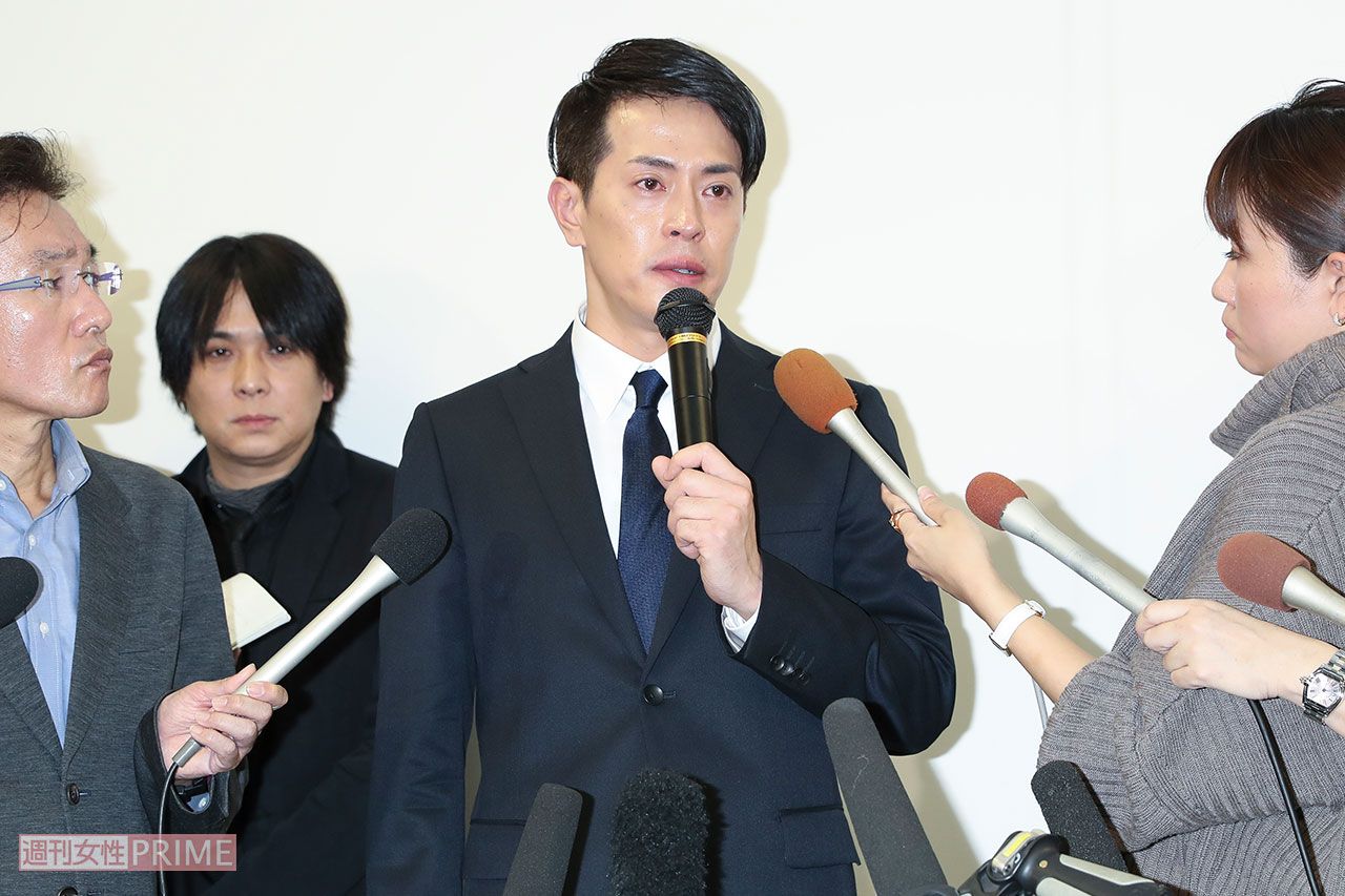 引退会見を開いた純烈・友井雄亮