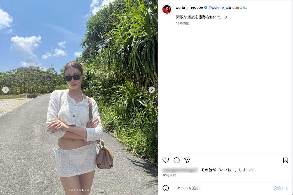 トップスもパンツもかなりのショート丈で、さらに薄手の素材を使用しているため、中の“紐ビキニ”が透けて見えるセクシーなショットを公開した王林（本人のインスタグラムより）