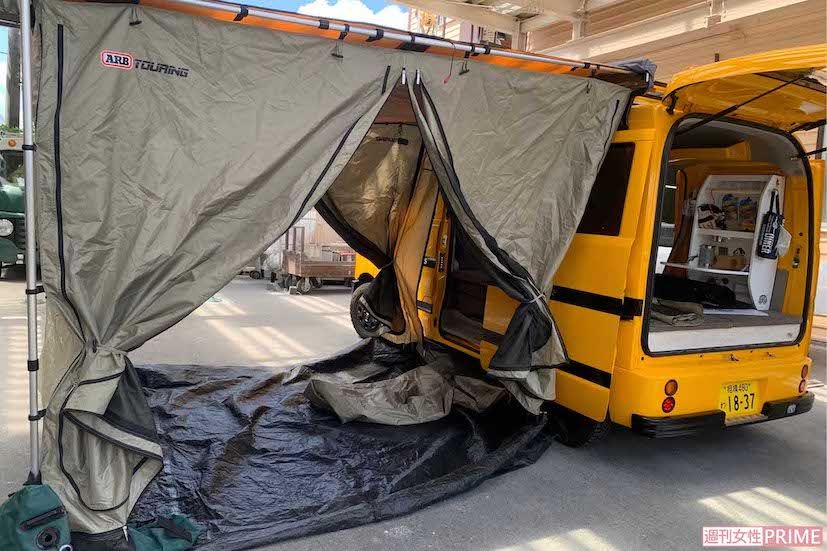「アムズレンタカー」は料金が安いのがウリ!　軽自動車のキャンピングカーでも車内は広々とした印象（本人提供）