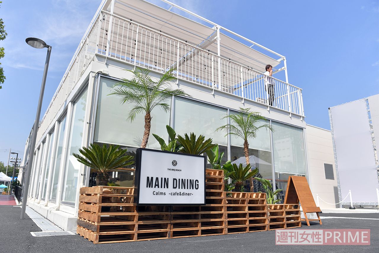 BBQ（コースメニュー、飲食持ち込みコースもあり）が楽しめるダイニング施設　撮影／渡邉智裕