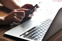 「娘の顔をした裸画像が永遠に…」一生消えない“フェイクポルノ”の被害を告白