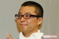 星野源、貴重な丸刈り姿も！ 13年間撮りためてきた秘蔵カット大放出