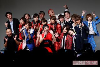 ライブ最後に撮影した超豪華な全員集合写真！　撮影／齋藤周造