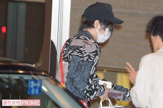 慣れたものなのか、直撃にも冷静に対応。頭を下げて去っていった