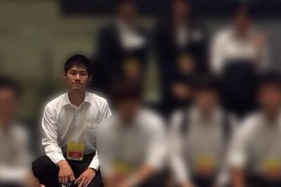 北野容疑者と同僚と思われる行員との集合写真（本人SNSより）
