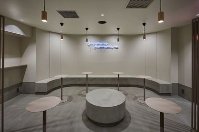 室内は白を基調としたおしゃれな空間